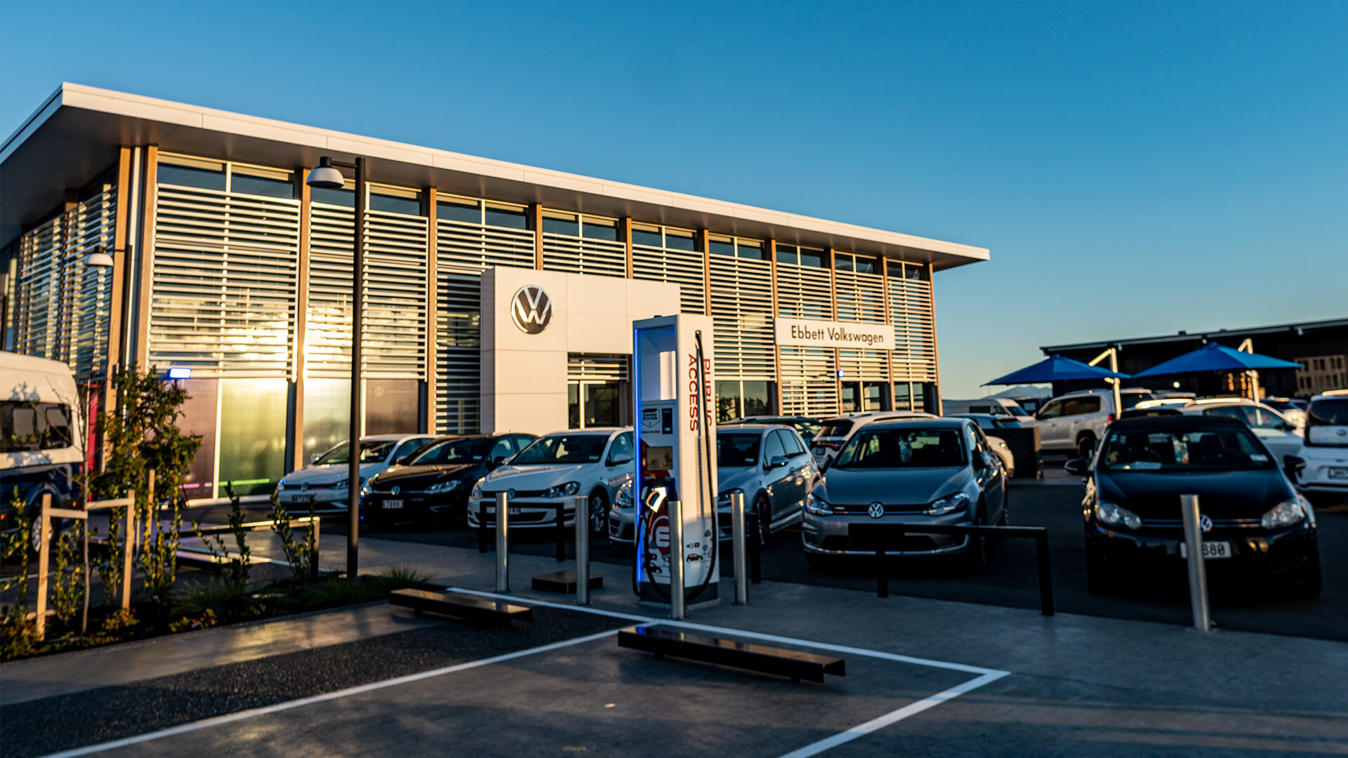 Did you know that we have one of the fastest EV chargers in New Zealand on our front doorstep? It’s open 24/7 to the public and is straightforward to use through the ChargeNet network.